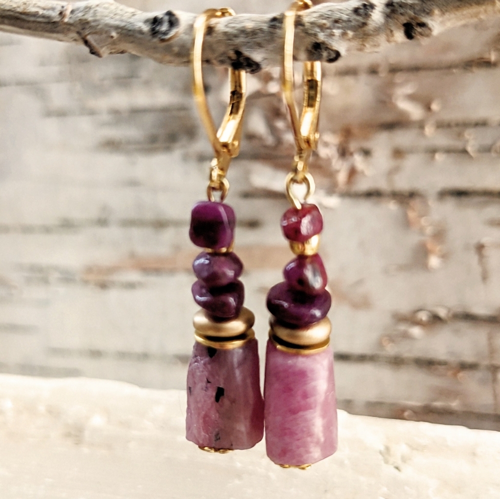 Natural Pink Ruby Stobe & Chip Earrings In Gold Plated